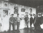 Посетители в агитпункте при станции Армавир. 1920